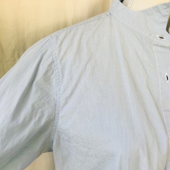 GAP Boyfriend Fit Button Up Shirt - Picture 3 of 5